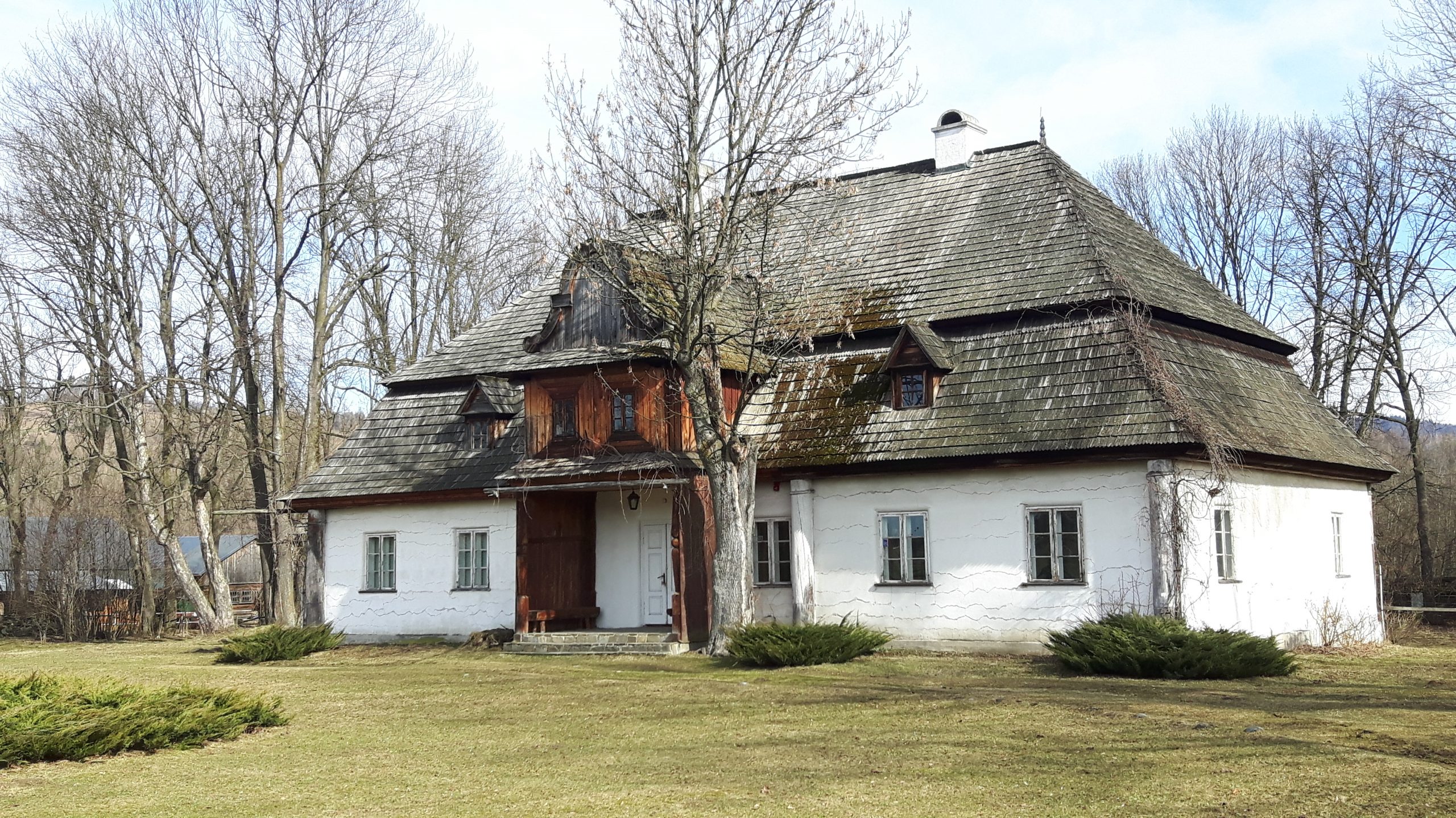 lopuszna-dwor-scaled